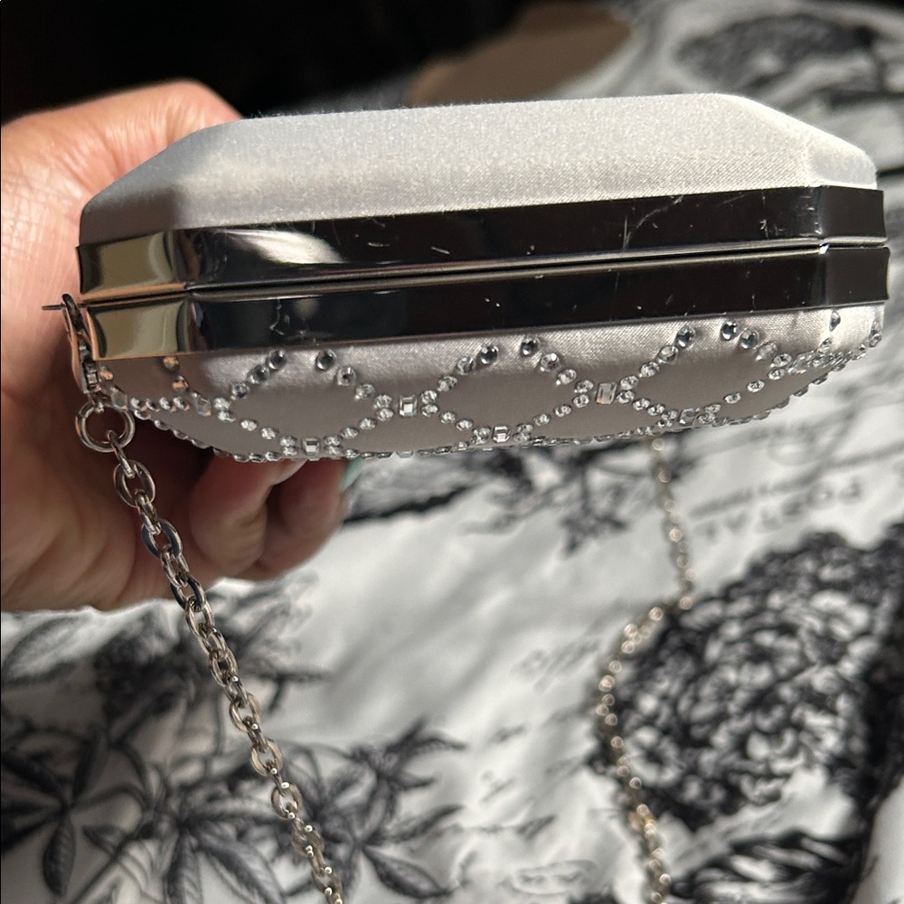 Macy’s Elegant Silver Quilted Chain Crossbody Bag - Picture 12 of 12